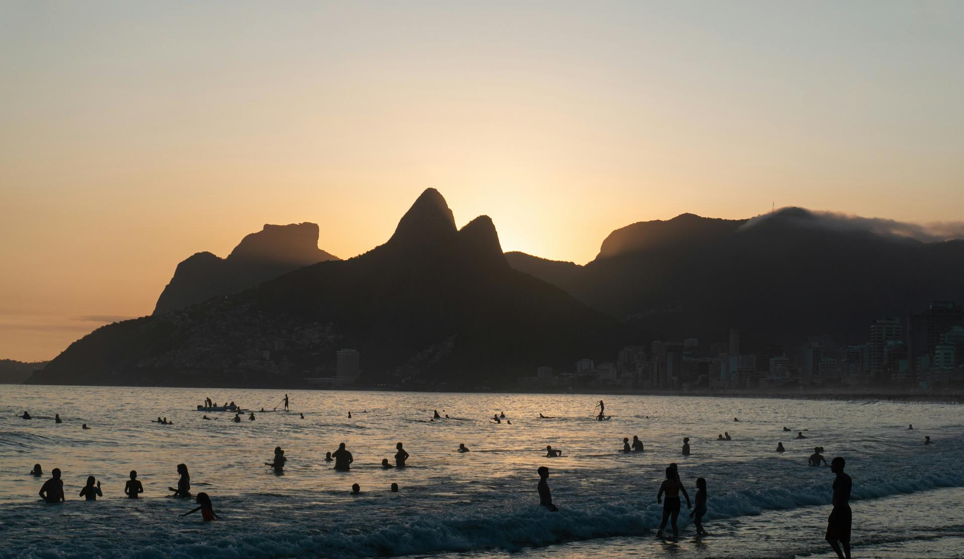 Sonnenuntergang über Ipanema und Dois Irmãos, Rio de Janeiro – Leben in Brasilien