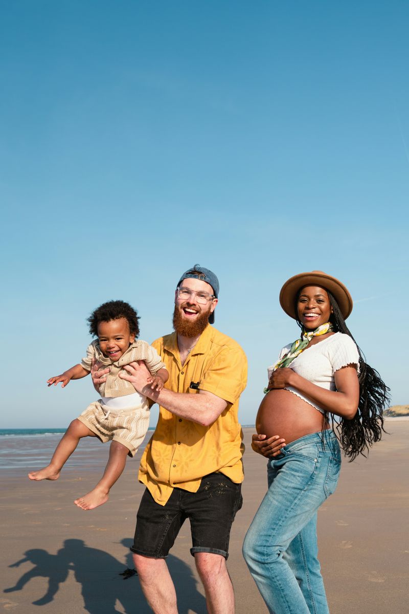 Familie am Strand in Brasilien
